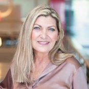 Donna Hill headshot