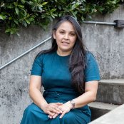 Iris Recinos headshot